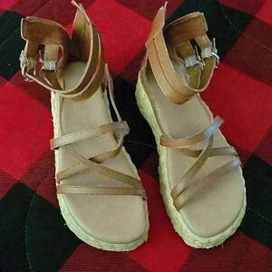 Like new Sam &‎ libby platform sandles ankle straps